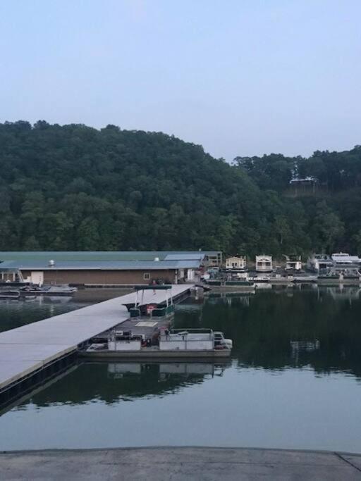 Driftwood Cottage With Hot Tub On Lake Cumberland Russell Springs Extérieur photo