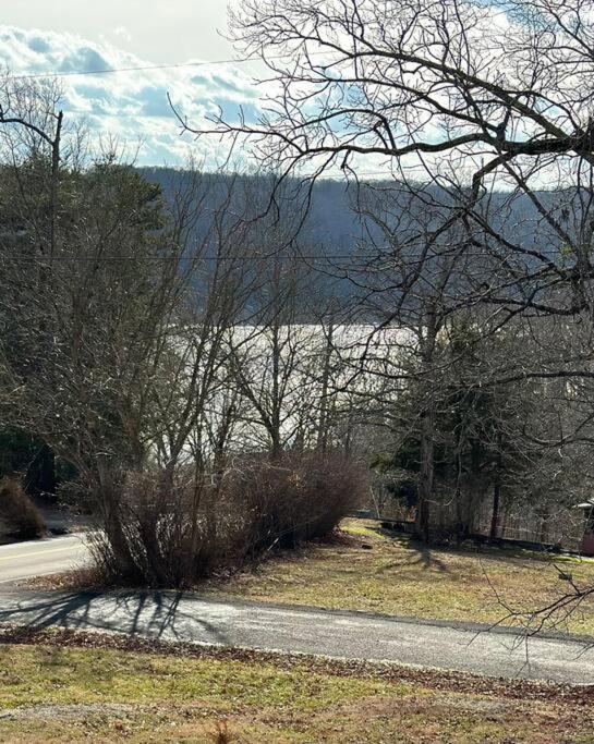 Driftwood Cottage With Hot Tub On Lake Cumberland Russell Springs Extérieur photo