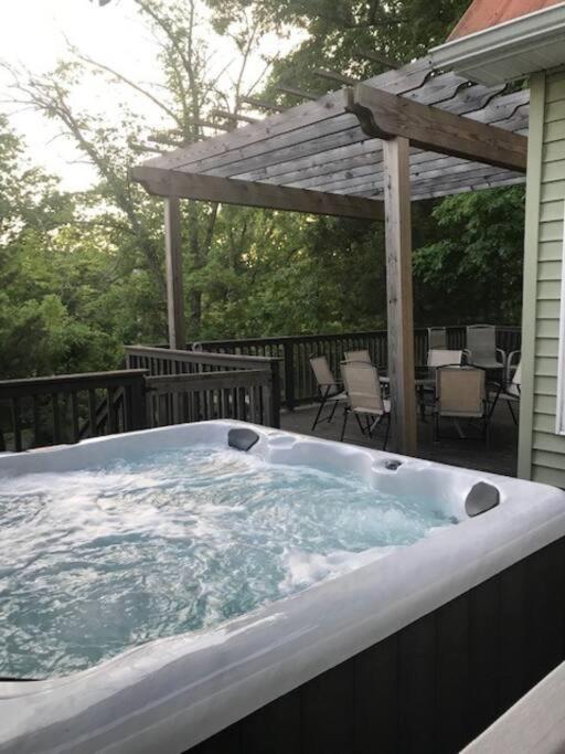 Driftwood Cottage With Hot Tub On Lake Cumberland Russell Springs Extérieur photo